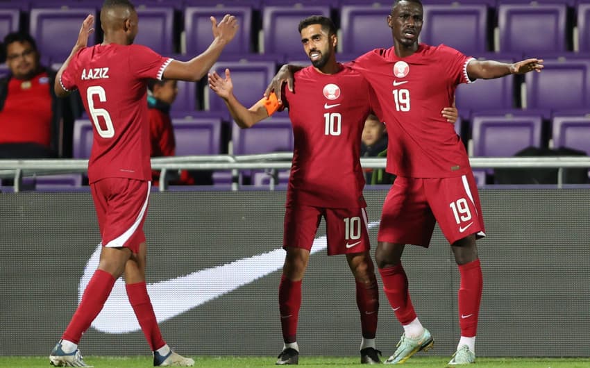 Seleção do Qatar em amistoso contra o Chile