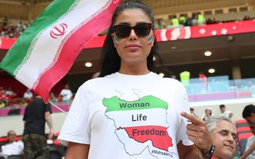 Gales x Irã - Copa do Mundo 2022: protesto de mulheres na arquibancada