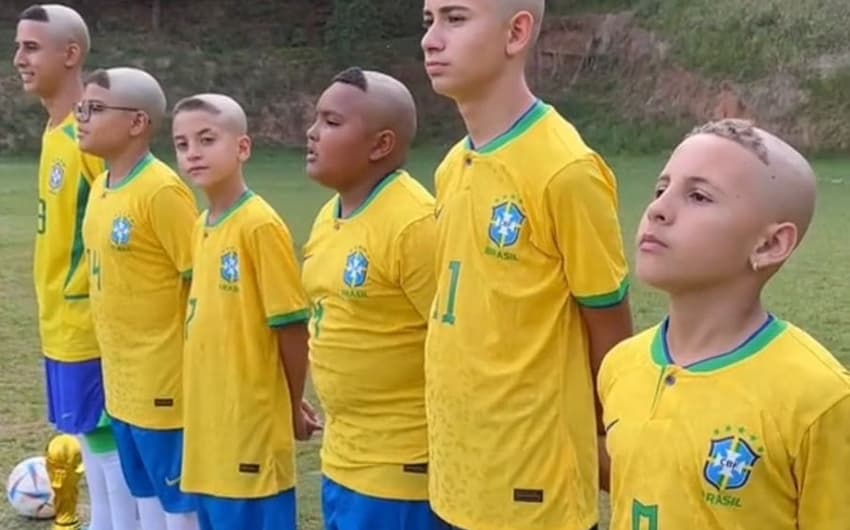 Conteúdo com "time de Ronaldos" produzido pelo Youtuber Rikinho