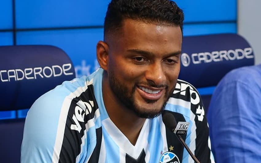 Reinaldo apresentado no Grêmio