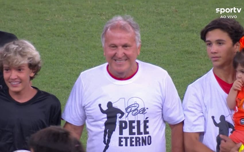 Zico com camisa em apoio a Pelé