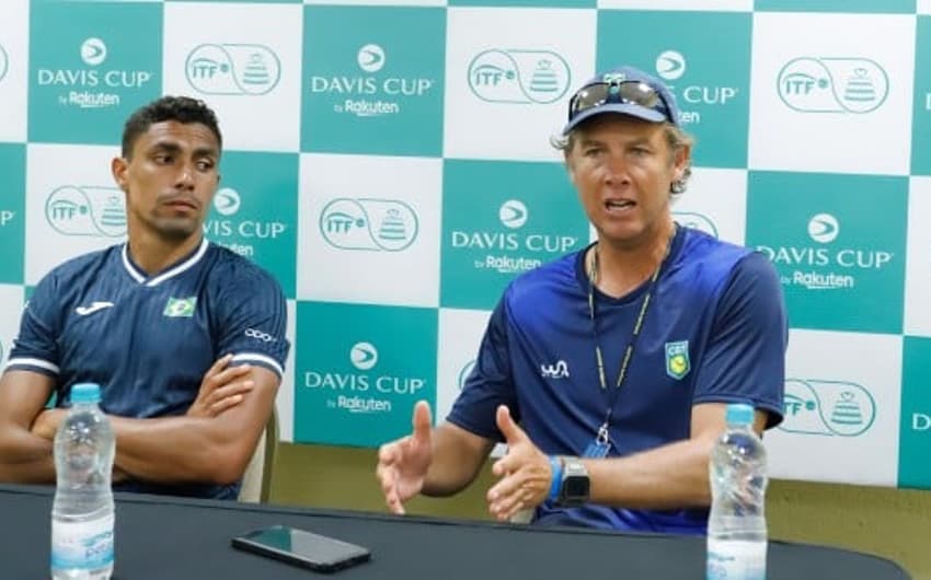 Thiago Monteiro e Jaime Oncins em entrevista coletiva após vitória na Copa Davis