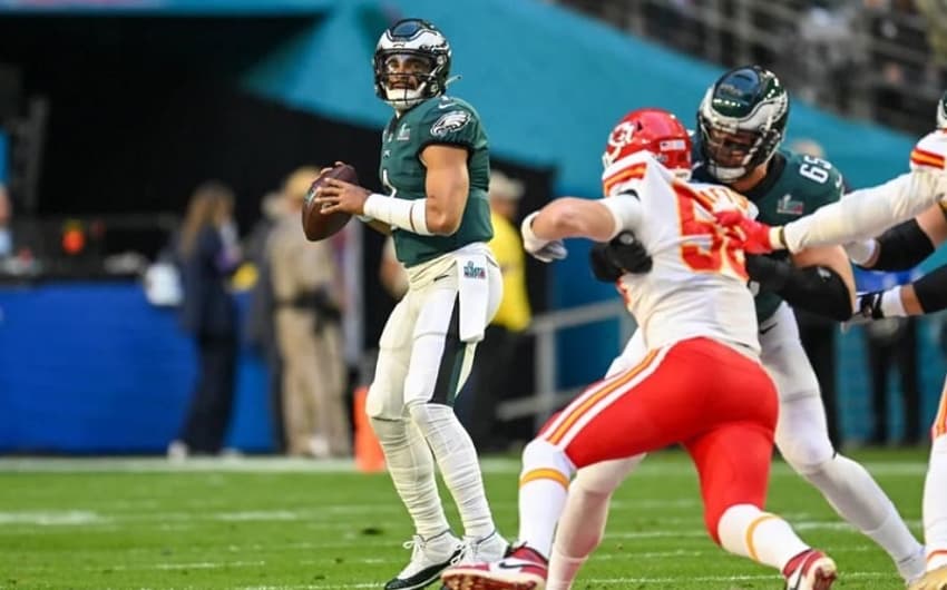 Noite grandiosa de Jalen Hurts não foi suficiente para o Philadelphia Eagles conquistar o Super Bowl