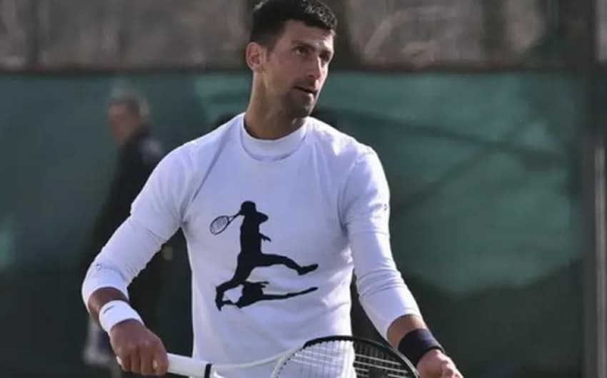 Novak Djokovic em treino em Dubai