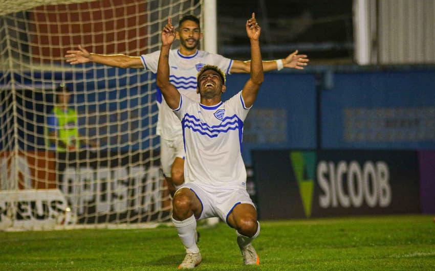 Diego Ceará comemora gol pelo Barra FC