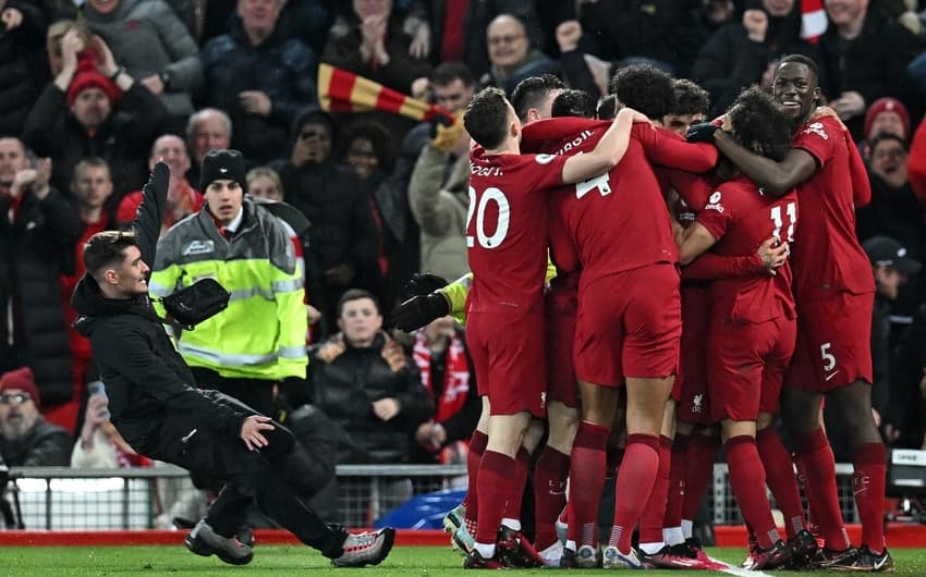 Liverpool x Manchester United - Invasor