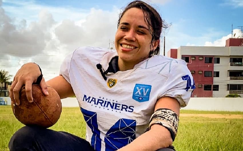 Larissa Muniz vai disputar a Copa Nordeste de Futebol Americano masculina pelo Recife Mariners