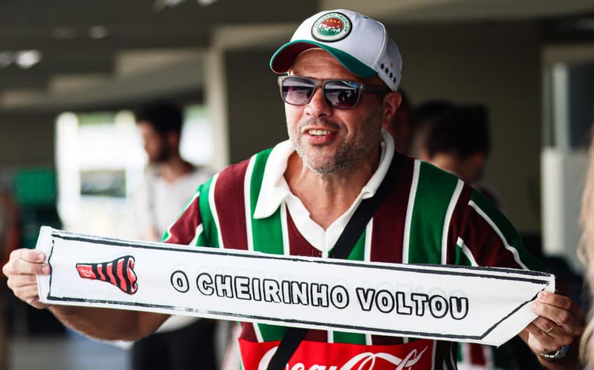 Torcedor do Fluminense em desembarque de Marcelo no Rio