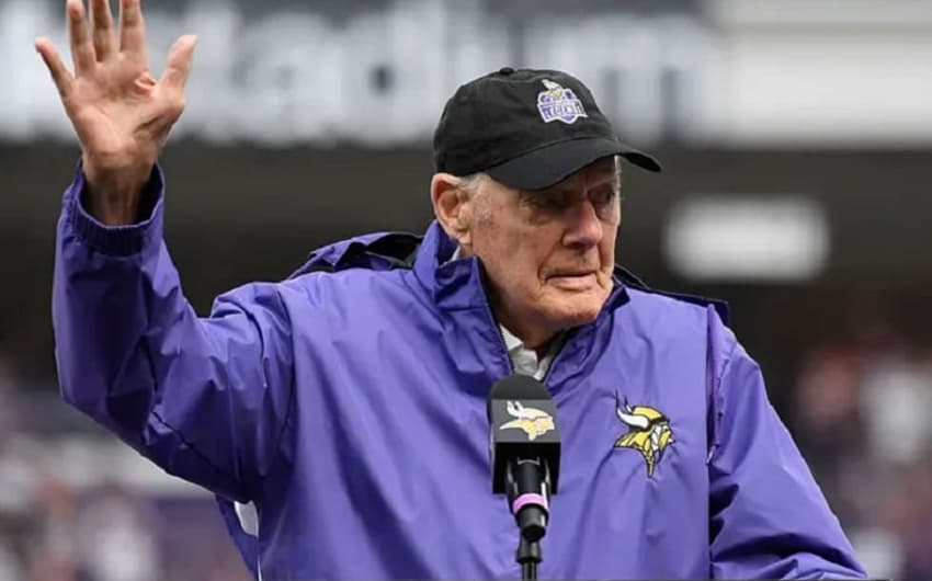 Bud Grant levou o Minnesota Vikings a quatro decisões do Super Bowl