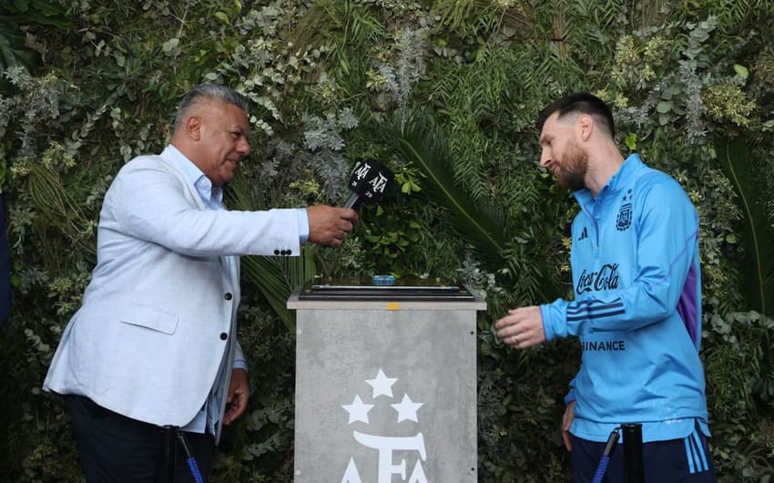 Messi recebe homenagem