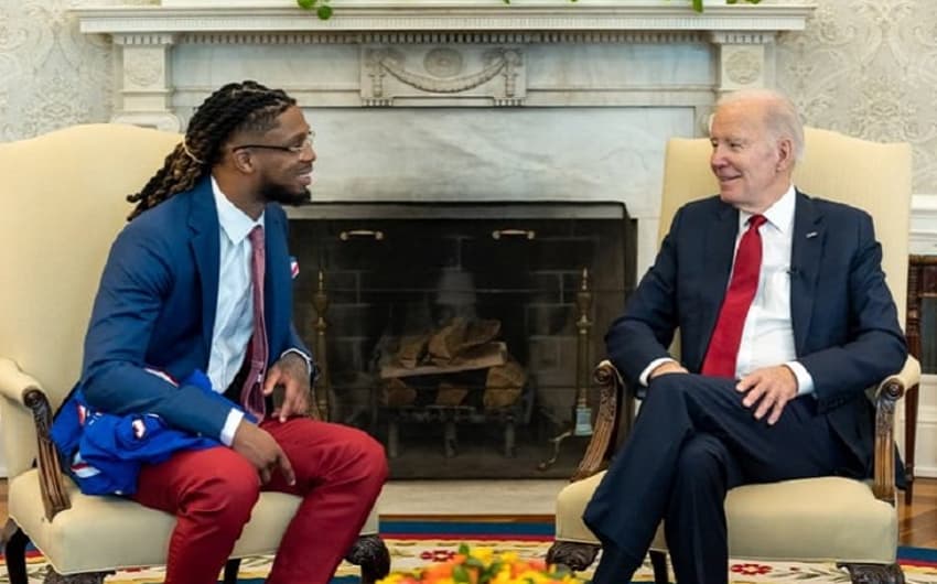 Jogador da NFL foi recebido na Casa Branca pelo presidente dos Estados Unidos