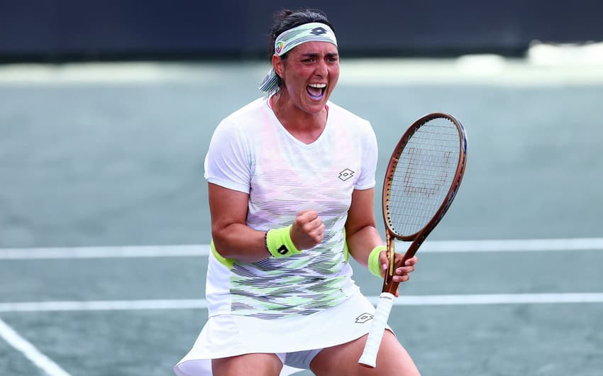 Ons Jabeur vibra em vitória no WTA 500 de Charleston
