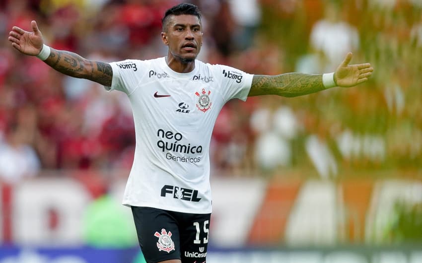 Paulinho-Flamengo-Corinthians-scaled-aspect-ratio-512-320