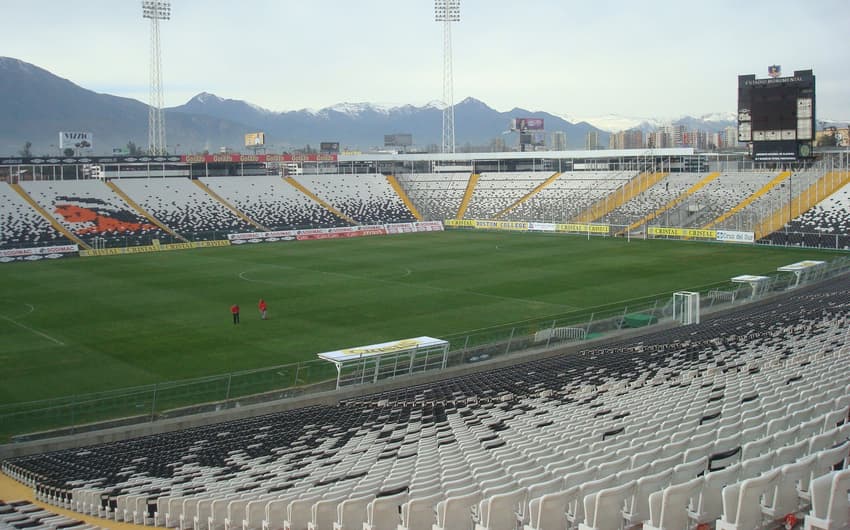 Estadio_Monumental_2009-aspect-ratio-512-320