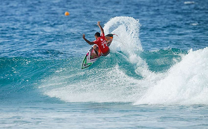 Brasileiro Filipe Toledo compete em bateria em Gold Coast pelo Circuito Mundial de surfe (Foto: WSL / Kelly Cestari)