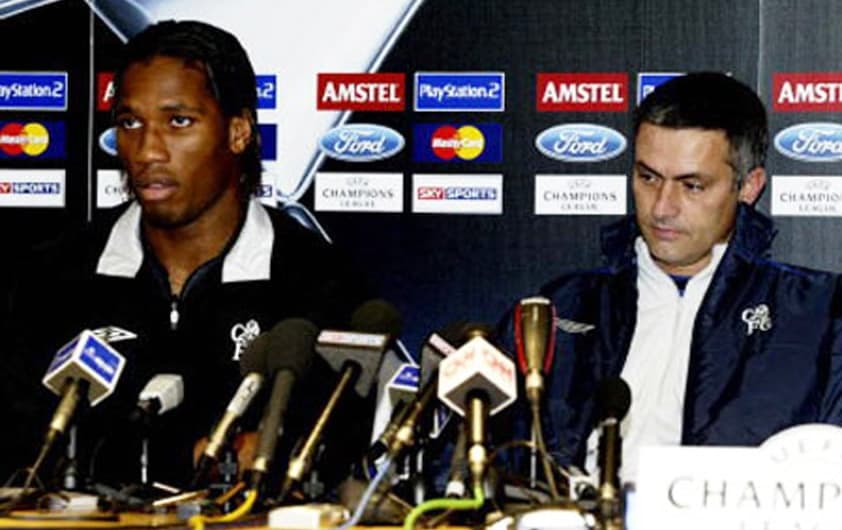 José Mourinho bancou a contratação de Drogba, então conhecido apenas no futebol francês (Foto: Site oficial Didier Drogba)