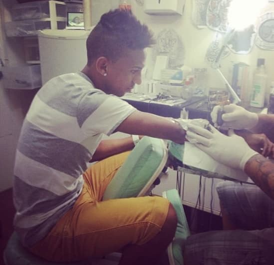 Biro Biro postou uma foto fazendo tatuagem (Foto: Reprodução)
