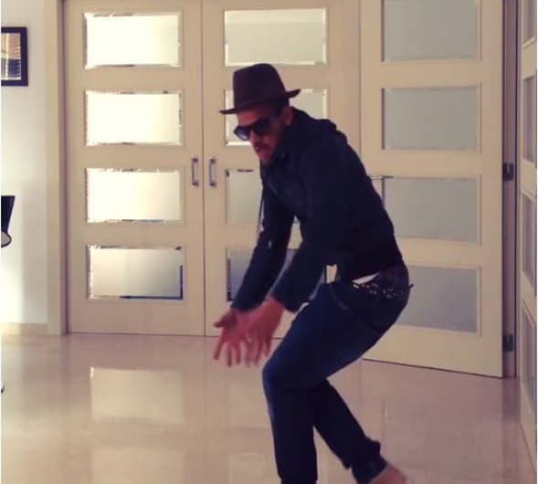 Blog Fora de Campo: Após vitória, Daniel Alves publica vídeo dançando de felicidade