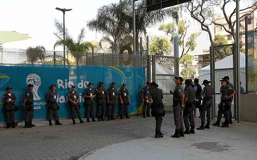 Policia - Colombia x Uruguai (Foto: Paulo Sergio/ LANCE!Press)