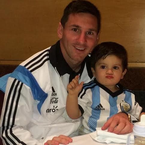 Messi com o filho Thiago em Belo Horizonte (crédito: reprodução/Internet)