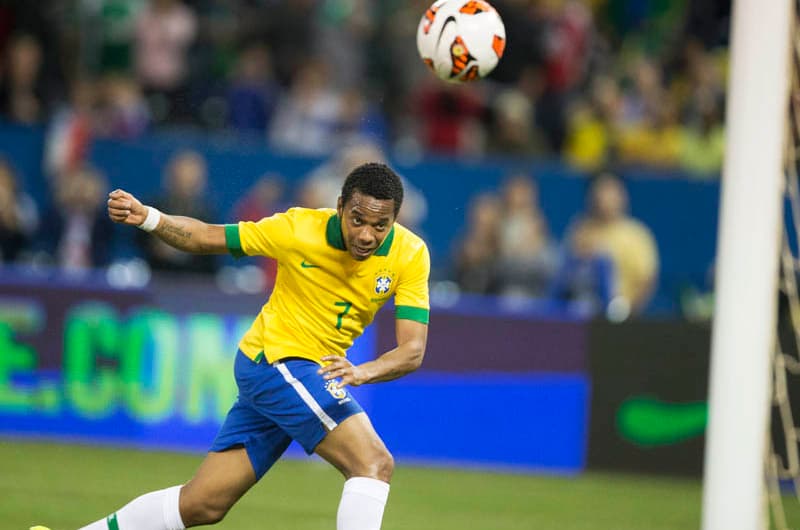 Robinho - Brasil x chile (Foto: Geoff Robins/ AFP)
