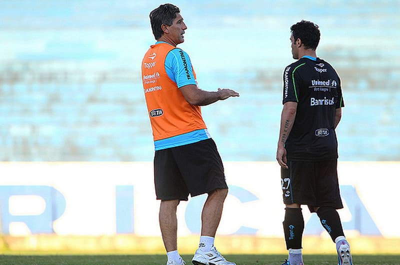 Renato Gaúcho e Kleber - Treino do Grêmio (Foto: Lucas Uebel/Grêmio)
