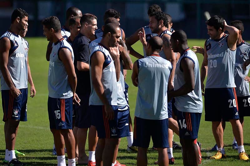Thiago Neves se despede dos companheiros de Fluminense (Foto: Moyses Ferman/Photocamera)