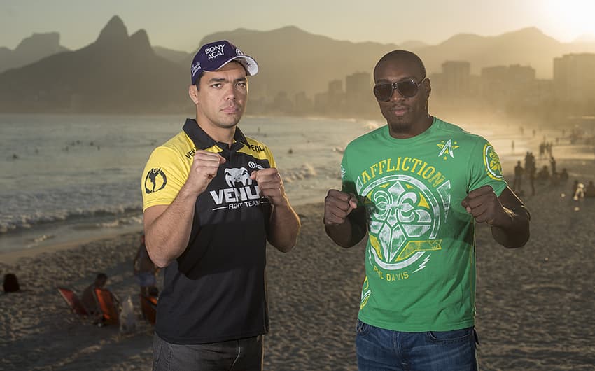 Estrelas do UFC 163 posam sob o pôr do sol no Rio (Foto: Alexandre Loureiro/Inovafoto)