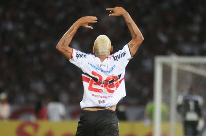 Caça-Rato inflama a massa no estádio do Santa Cruz (Foto: Aldo Carneiro/LANCE!Press)