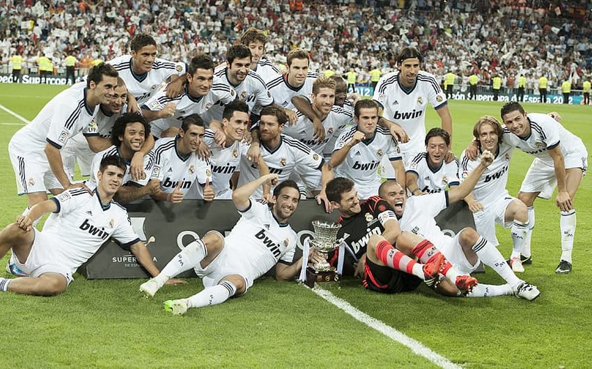 Com o Real Madrid, Mourinho foi campeão espanhol, da Copa do Rei e da Supercopa da Espanha (na foto) (Foto: Dani Pozo/AFP)
