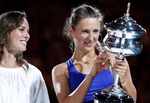 Martina Hingis e Victoria Azarenka na premiação do Australian Open (Foto: Tim Wimborne/Reuters)