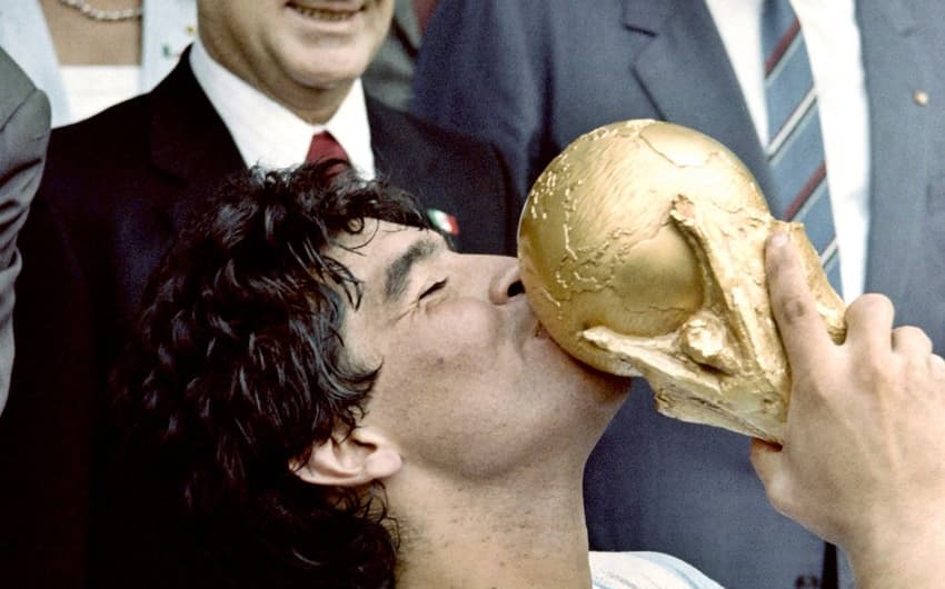 Ídolo Maradona completa 55 anos. Confira imagens de sua trajetória (Foto: AFP)