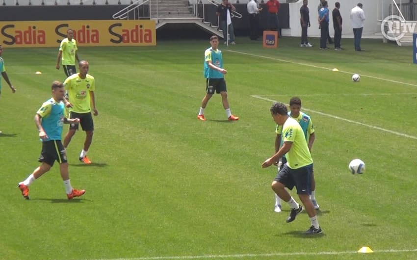 Aposentado? De calcanhar, Careca inicia jogada que termina com gol de Neymar