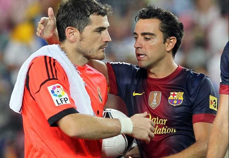 Xavi e Casillas (Foto: AFP)