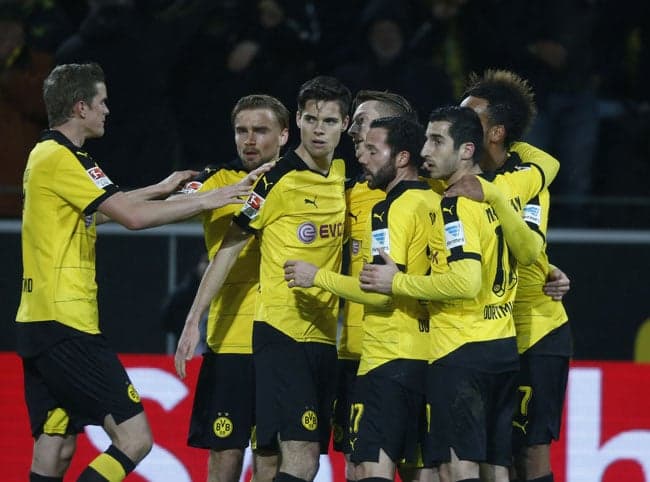 Jogadores comemoram um dos gols do Dortmund (Foto: Nobert Schmidt / AFP)
