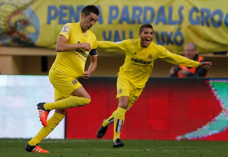 Bruno Soriano faz o gol da vitória do Villarreal sobre o Valencia (Foto: José Jordan / AFP)