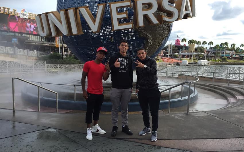 Marciel, Malcom e Guilherme Arana, no parque Universal, em Orlando (Foto: Reprodução)