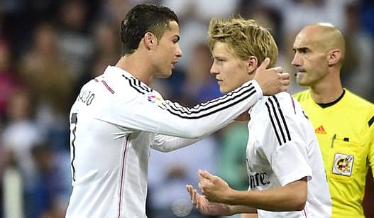 Real Madrid x Getafe - Cristiano Ronaldo e Odegaard (Foto: Pierre-Philippe Marcou/AFP)
