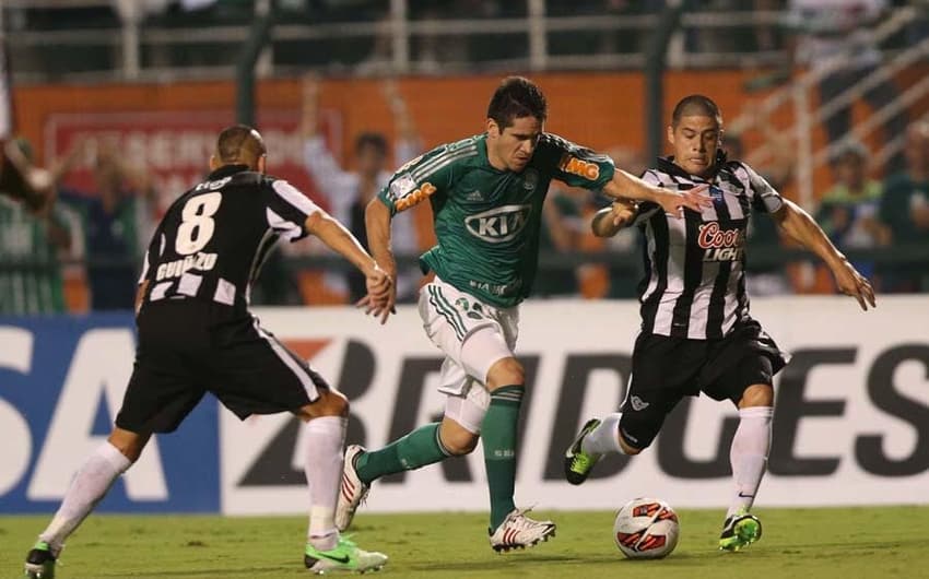 Palmeiras foi líder do grupo em 2013: 9 pontos, contra Tigre (ARG), Sporting Cristal e Libertad &nbsp;/ caiu nas oitavas