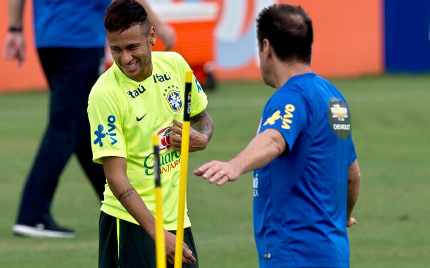 Treino Seleção Brasileira - Neymar e Dunga (foto:VANDERLEI ALMEIDA/AFP)