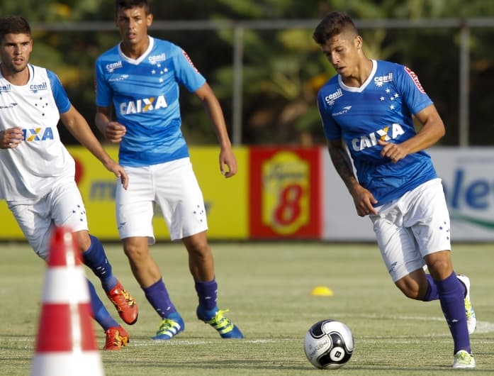Bruno Nazário, em treinamento do Cruzeiro na Toca da Raposa
