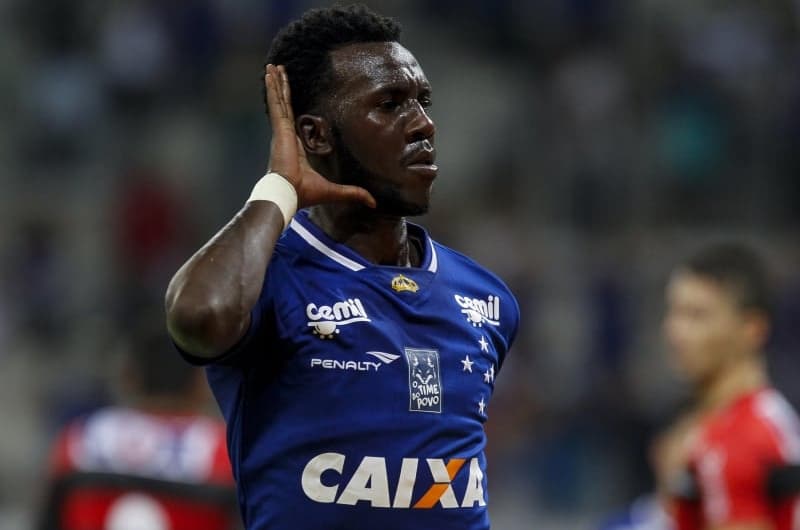 Allano comemora gol do Cruzeiro diante do Campinense, no Mineirão