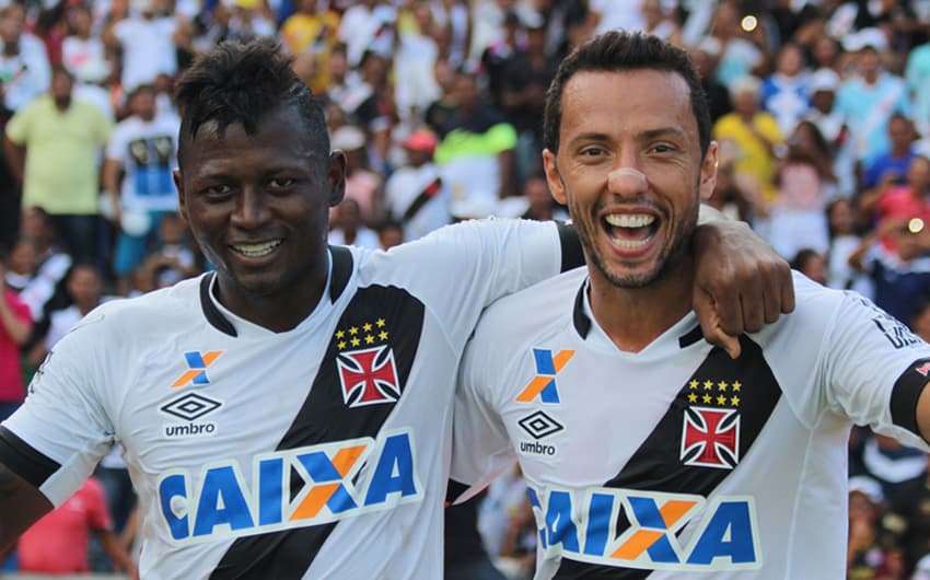 Com três do camisa 10, Vasco inicia a Série B com goleada