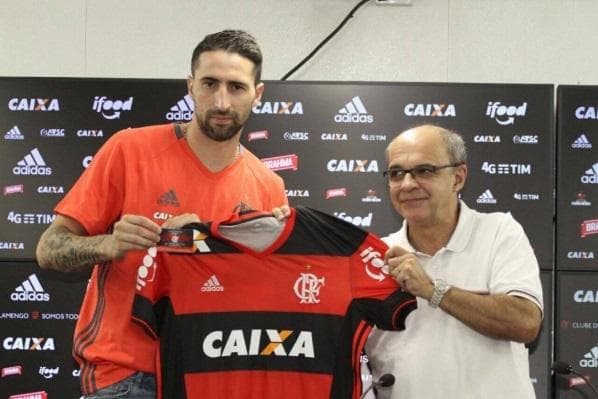 Donatti foi apresentado no Flamengo