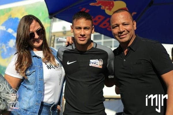 Ao lado dos pais, Neymar participou de evento no Instituto na semana passada, na Praia Grande