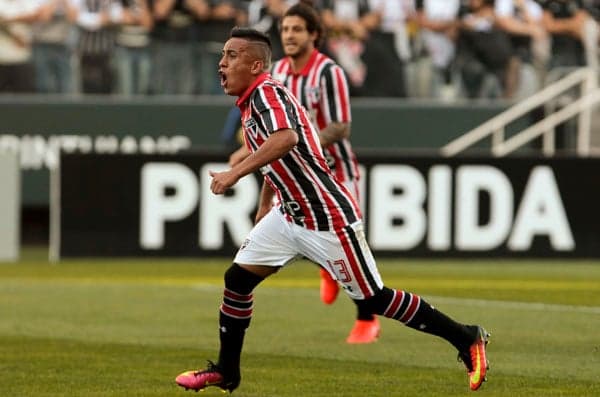 Cueva marcou seu primeiro gol pelo São Paulo, no empate em 1 a 1 com o Corinthians