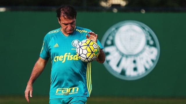 Cuca pensa em soluções no treino do Palmeiras
