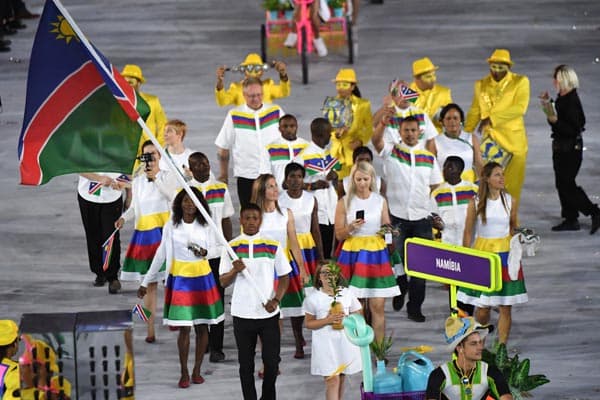 Boxeador Jonas Junias foi porta-bandeira de Namíbia na cerimônia de abertura da Rio-2016