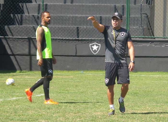 Jair Ventura comanda treino do Botafogo&nbsp;