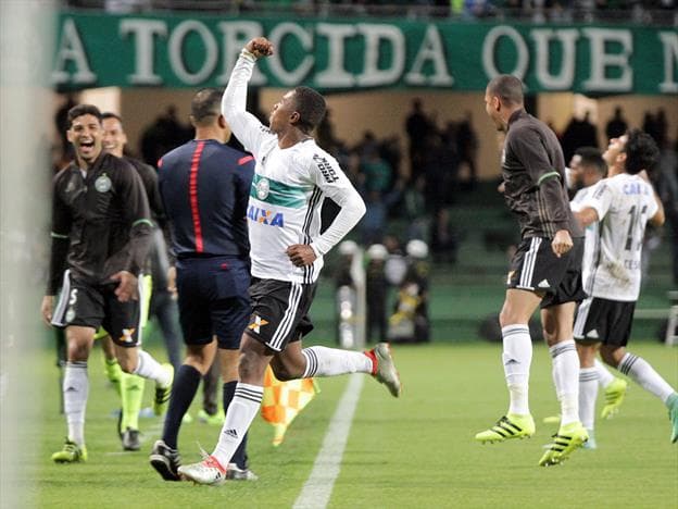 Atacante Iago fez o gol que garantiu a classificação do Coxa (Foto: Site oficial/ Coritiba)